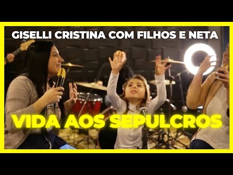 Giselli Cristina Oficial and 2 more