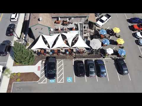 Outside dining at Horseshoe Pub in Hudson