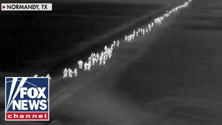Thermal drone captures hundreds of migrants crossing border illegally