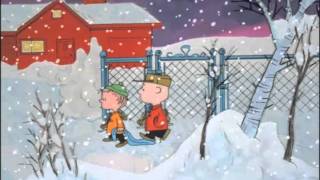 Kadr z teledysku Charlie Brown Christmas tekst piosenki Mariah Carey