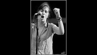 Patti Smith - Rockin&#39; In The Free World (People Have The Power Intro) Live