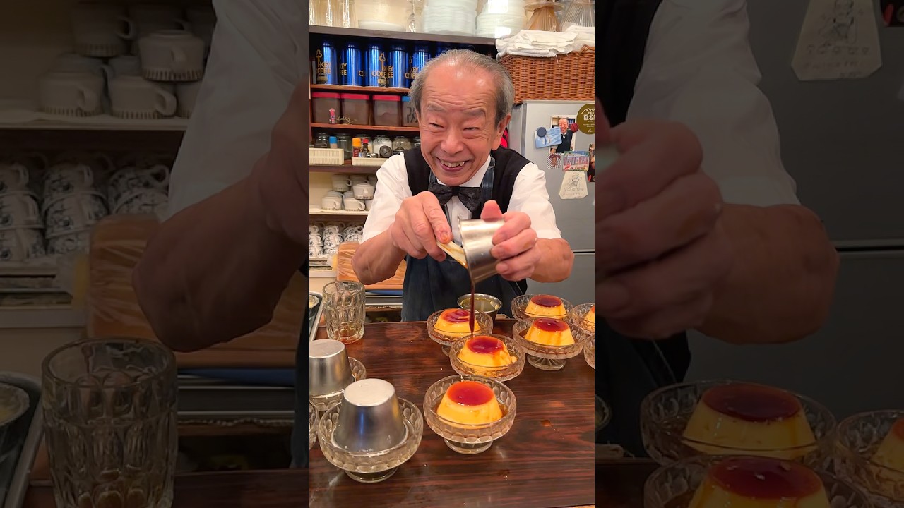 行列のできる老舗喫茶店のジャンボプリン🍮