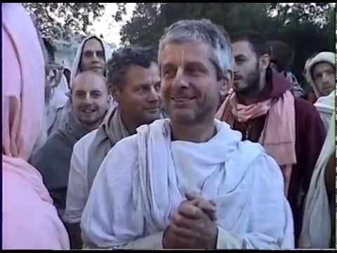 Vraj Mandal Parikrima - November 1, 1996 - Flowers in a Grove (BVN)