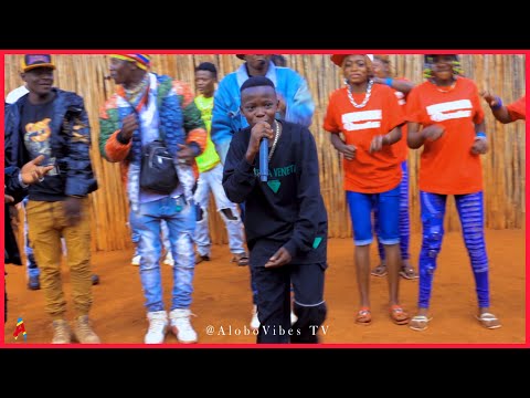 FOUNDER TZ AZIDI KUZITEKA HISIA ZA WATU KWA UIMBAJI WAKE MZURI NA MKALI,MASTAA WAINUKA KUMSHANGILIA