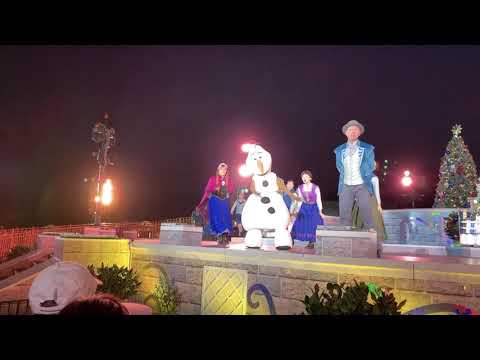 Hong Kong Disneyland - A Magical Frozen Snowfall