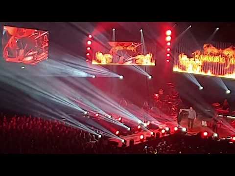 Ilja Jalkanen & Kimmo Blom - Heinillä härkien kaukalon @ Raskasta Joulua 2019, Hartwall Arena