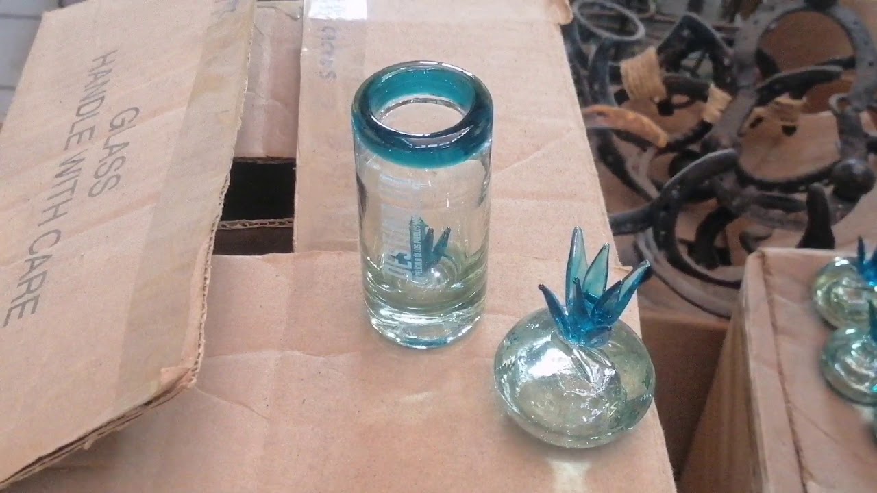 Proceso de elaboración de botellas de vidrio soplado, Tonalá, Jalisco