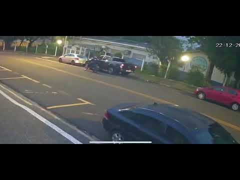 BANDIDOS ROUBAM CAMINHONETE NO JARDIM DAS FLORES EM ARARAS SP