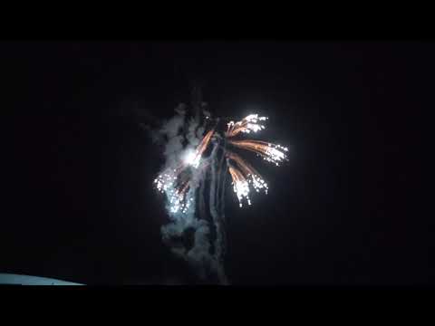 225*36*30 49S: Blue tail spit white strobe willow waterfall