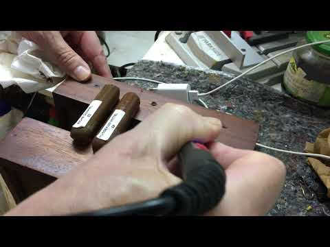 Mit Schellack kit Fehlstellen ausbessern