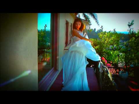 video:L'ezu Vintage Wedding Dress Agne