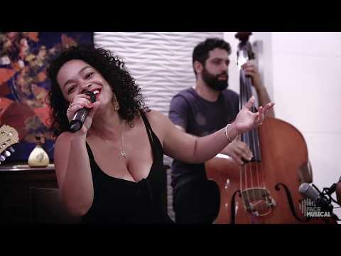 Mutirão de Amor (Zeca Pagodinho, Jorge Aragão e Fundo de Quintal) com Carol Nogueira