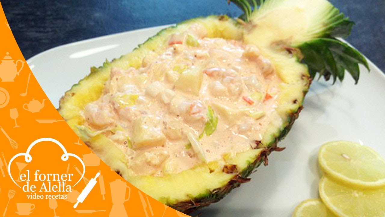 Góndola de Piña con Cóctel de Marisco