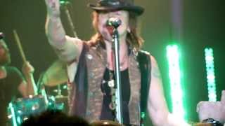 Richie Sambora and Orianthi - Beds are Burning (Midnight Oil Cover) / Livin' on a Prayer Mash-up