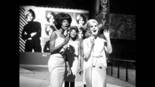 60's Girl Group The Honey Bees ~ She Don't Deserve You