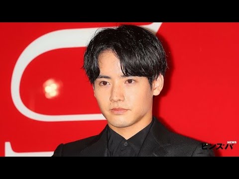 「あ、自宅公開してしまった」赤楚衛二の“ぶっとい上腕”ピアノ姿の26歳共演女優も反応 実父は大学学長
