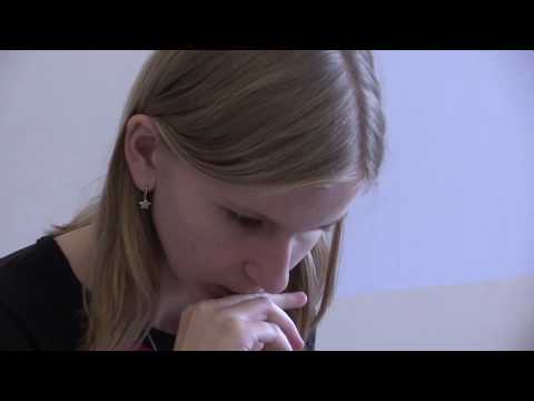 študentky 2.2.  Adriana Krivková  - Dominika Tomčíková  0:1