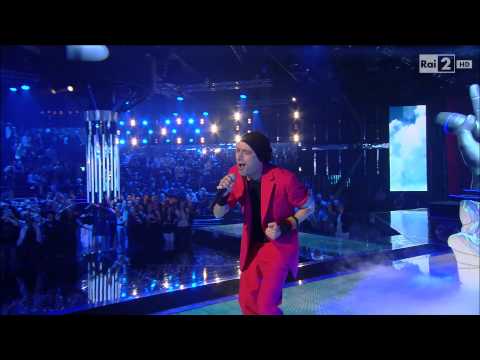 The Voice IT | Serie 2 | Live 1 | Valerio Jovine canta "Il cielo in una stanza"