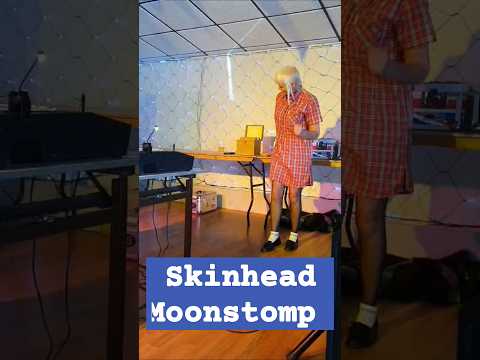 Skinhead Moonstonp Never Surrender - Skinhead Moonstonp