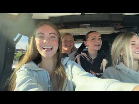 Long tongue girl 106