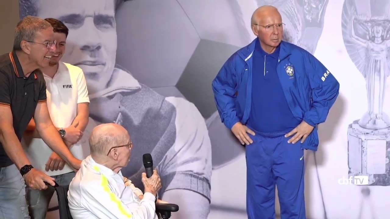 SE EMOCIONE COM A HOMENAGEM A ZAGALLO E SUA ESTÁTUA DE CERA