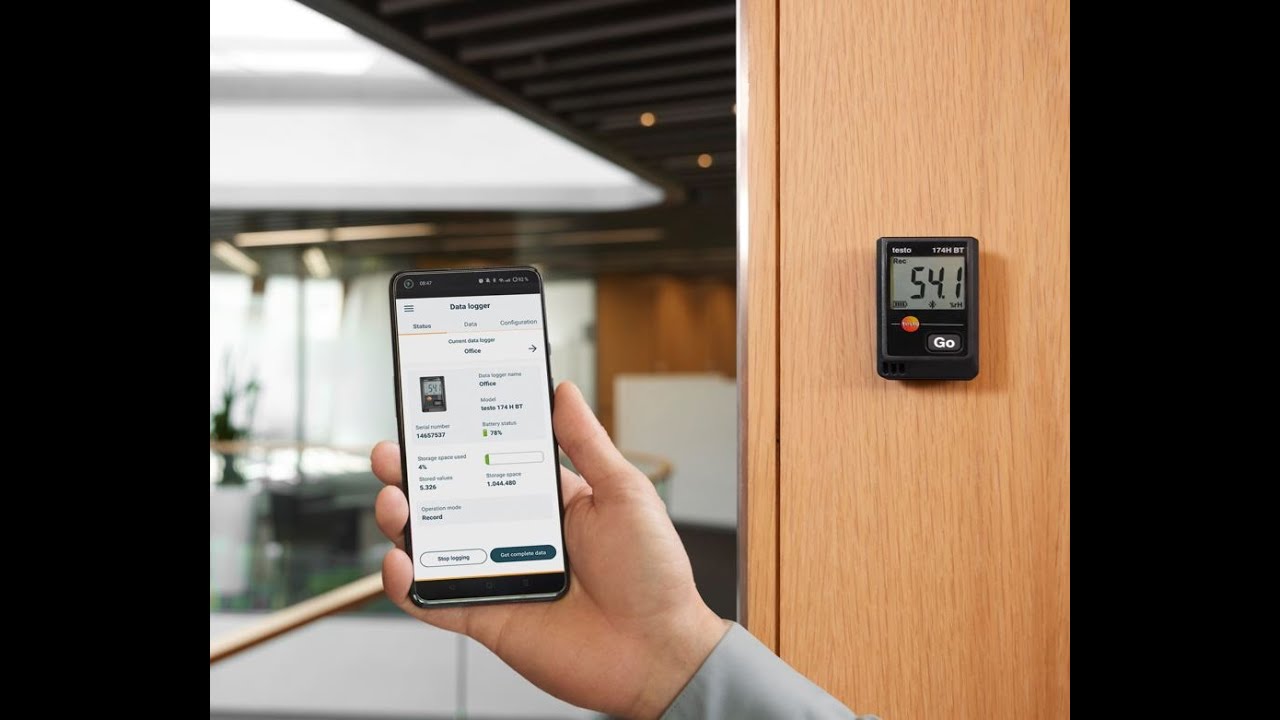 Mini Bluetooth® Data-logger from Testo for temperature and humidity measurement