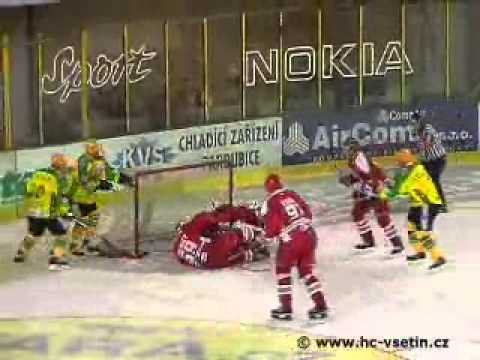 Vlastimil Lakosil vs HC Vsetín (2002)