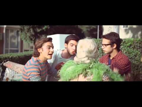 Snickers Reklamı (Muazzez Abacı - Gönül Yazar)