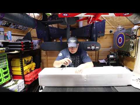 Durafly® ™ EFXtra Racer High Performance Sports Model 975mm Green PnF  - The Un boxing