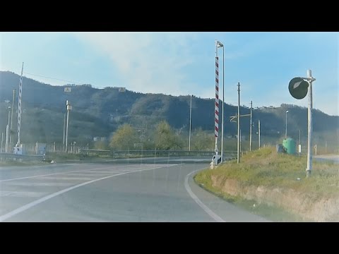 Passaggio a livello tra Ponti e Montechiaro (AL) # railroad crossing # bahnübergang