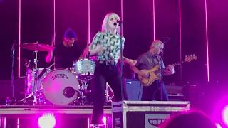 Caught In The Middle (Live in Hinckley, MN) - Paramore