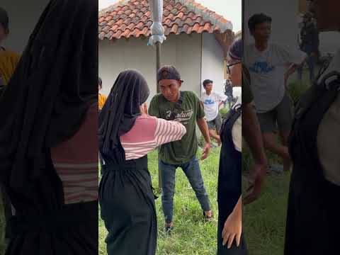 CEWEK KESURUPAN DI SADARKAN #shorts #trending #dance #kesurupan