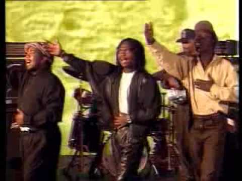 Lucky Dube Band : Slaves_Usizi