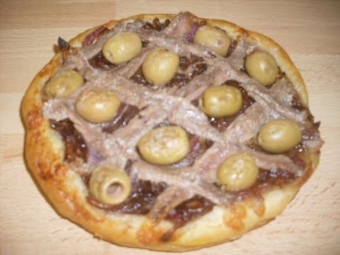 Recette de la pissaladière - oignon rouge , anchois et olives vertes #Tarte à l'oignon #PISSALADIERE