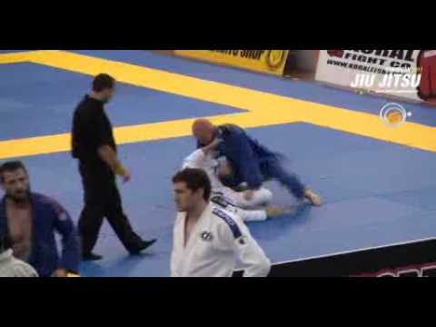 Tommy Karlsson lilabälte.flv