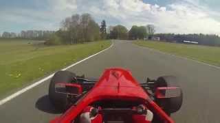 preview picture of video 'Quelques tours de circuit de Mornay en Formule 2000'
