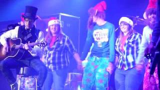 Family Force 5: It&#39;s Christmas Day