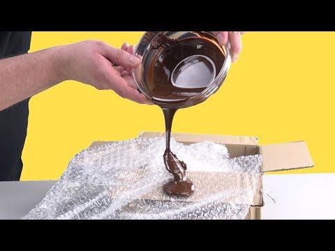 Coloque chocolate no plástico-bolha: o resultado é incrível!