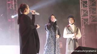 Download lagu Nissa Sabyan feat Gita Gutawa & Ayu Idol - Atouna El Toufoule (Live Konser Indonesia Sejuk) mp3 Download lagu Nissa Sabyan feat Gita Gutawa & Ayu Idol - Atouna El Toufoule (Live Konser Indonesia Sejuk) mp3