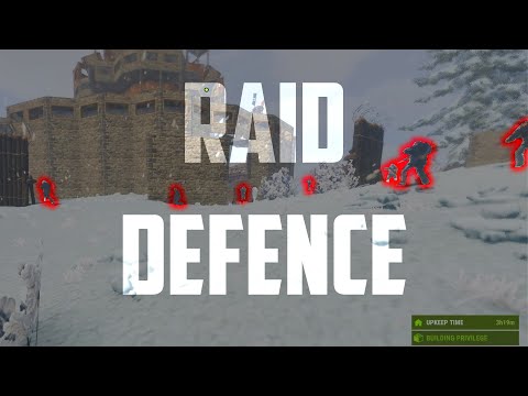 I DEFENDED my BASE against a 30 MAN ZERG  - Rust