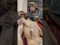 María Dolorosa recibe a su hijo Jesús en sus brazos