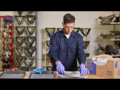 Tork Wipers Oil-Water Absorbency Demo Video