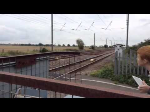 321405 Passes East Road Pump Operated Level Crossing (Beds) Saturday 10.10.2015