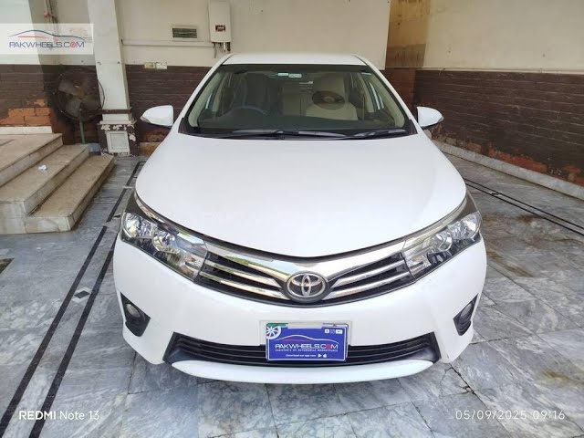 Toyota Corolla Altis CVT-i 1.8 2014 Toyota Corolla Altis CVT-i 1.8 2014 Video