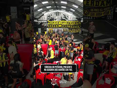 UNIÃO! Torcedores do Peñarol são recebidos na quadra dos Gaviões da Fiel