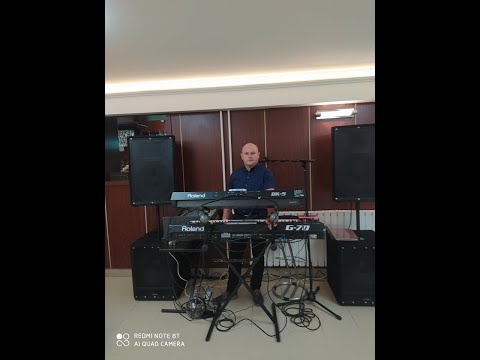 LUCSIK TAMÁS ERDŐ KÖZEPÉBEN JÁROK