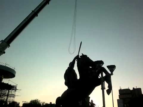 SkopjeSquareMonumentLift.mp4