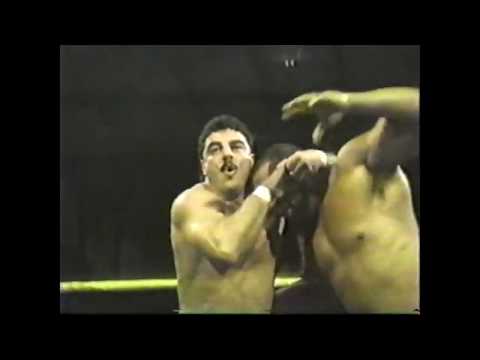 Joe Savoldi vs Tony Atlas