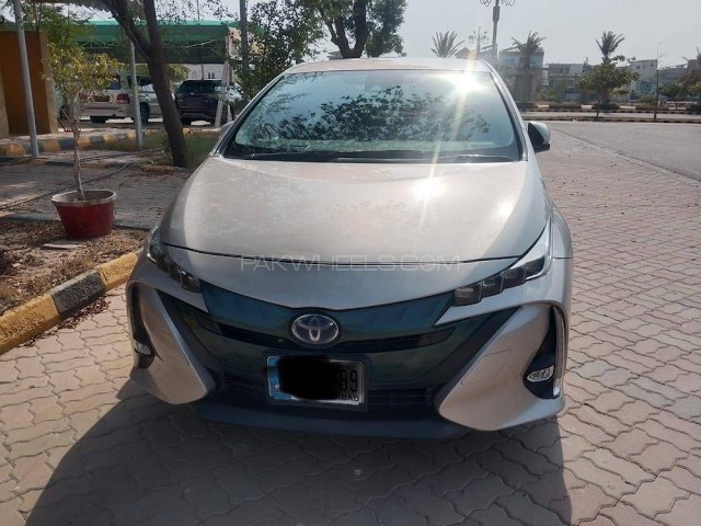 Toyota Prius PHV (Plug In Hybrid) 2017 for Sale