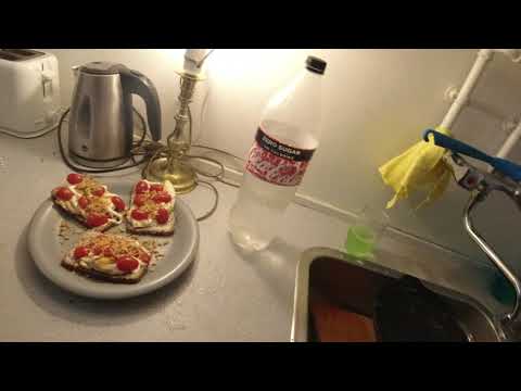 MongoTV_6073 - Min Aftensmad - RUGBRØD Med SPEJLÆG - TOMAT - MAJONAISE - RISTET LØG - SALT - PEBER